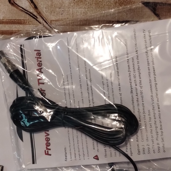 Free view indoor TV aerial - Picture 1 of 2